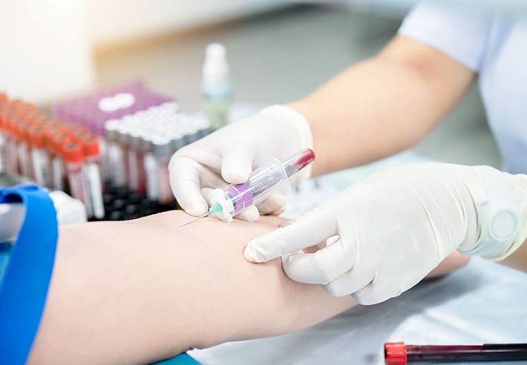 健康診断の血液検査で異常を指摘された方へ